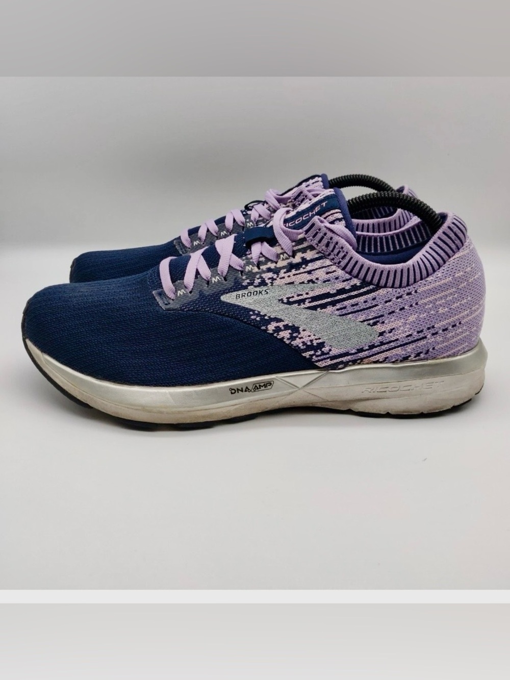 Brooks Women's ricochet Navy and Lavender Running Shoes womens 10.5 B